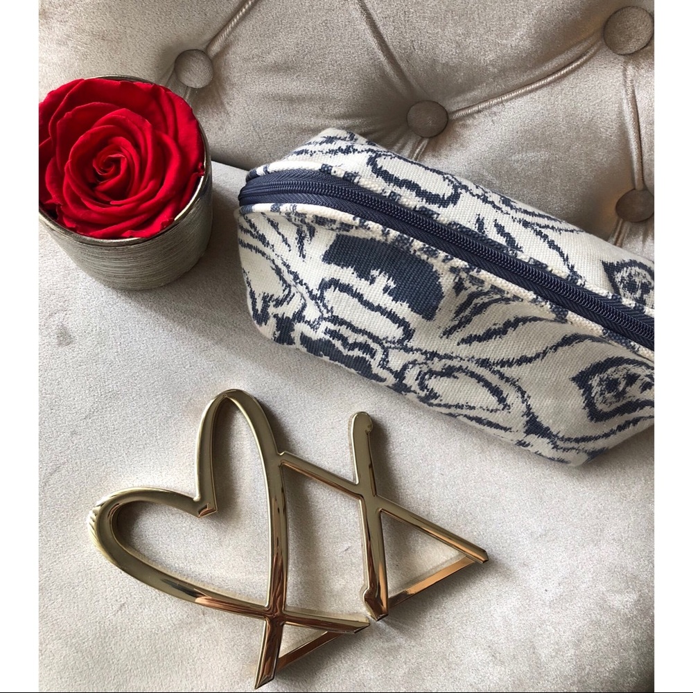 💄 Victoria’s Secret Fabric Makeup Bag